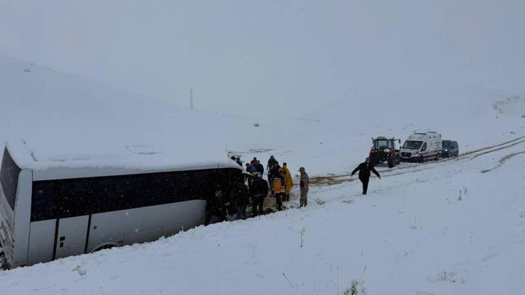 Erzurum’a mayıs ortasında kar yağdı, Trabzonlu taraftarları taşıyan otobüs yoldan çıktı (2)