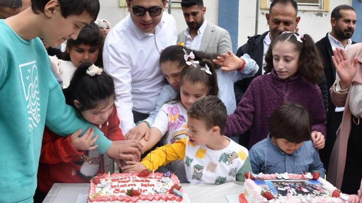 Sason Kaymakamı Furkan Başar, özel çocuklarla pasta kesti