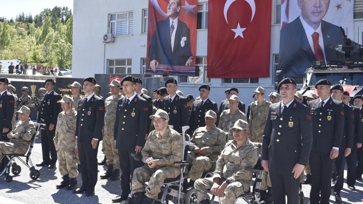 Bitliste özel gereksinimli bireyler 1 günlüğüne asker oldu