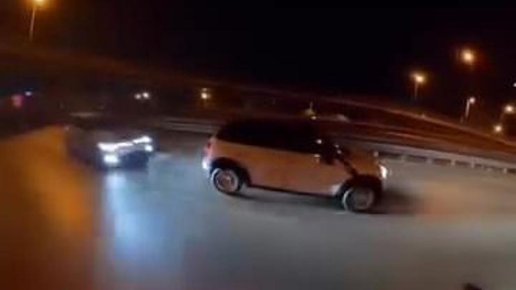 Kadıköyde Korkutan Kaza: Otomobil Arkadan Çarptı, Motosikletli Son Anda Kurtuldu