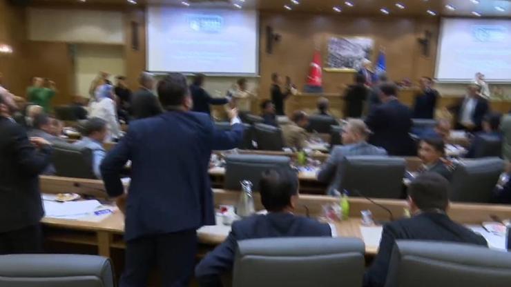 Bursa Büyükşehir Meclisinde grup sözcüleri arasında tartışma