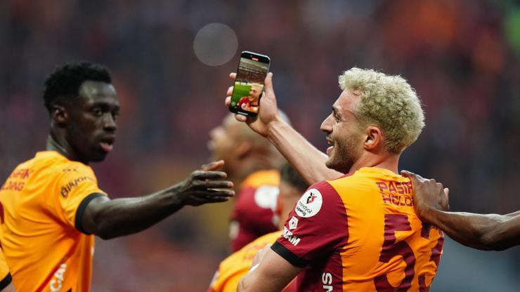 Barış Alper Yılmaz, gol sonrası selfie çekti, sarı kart gördü