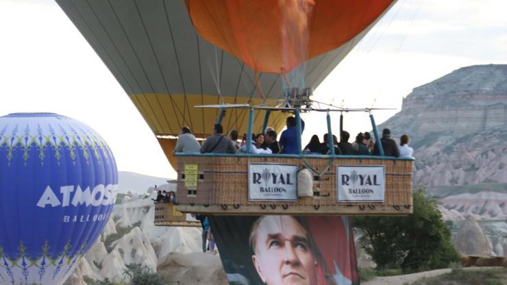 Kapadokyada 19 Mayıs Coşkusu: Balonlar Türk Bayrakları ve Atatürk Posterleriyle Havalandı