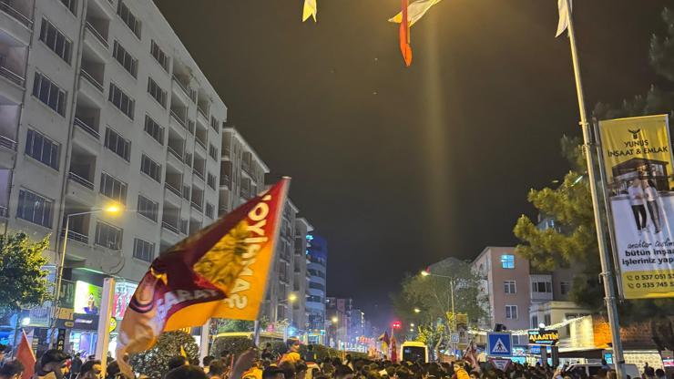 Niğdede Galatasaray taraftarları şampiyonluğu kutladı