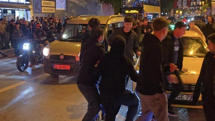 İstanbul - Bağdat Caddesi’nde Galatasaray taraftarlarının araçlarına saldırı