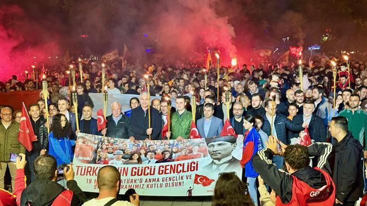 Düzcede Gençlik Haftası kapsamında kortej yürüyüşü yapıldı