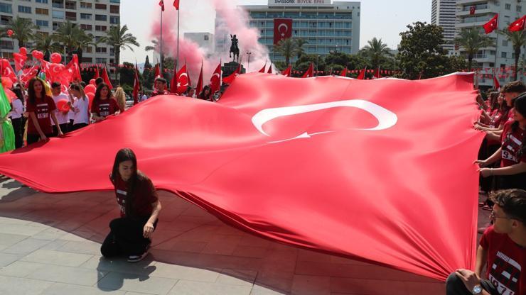 İzmirde 19 Mayıs coşkuyla kutlandı