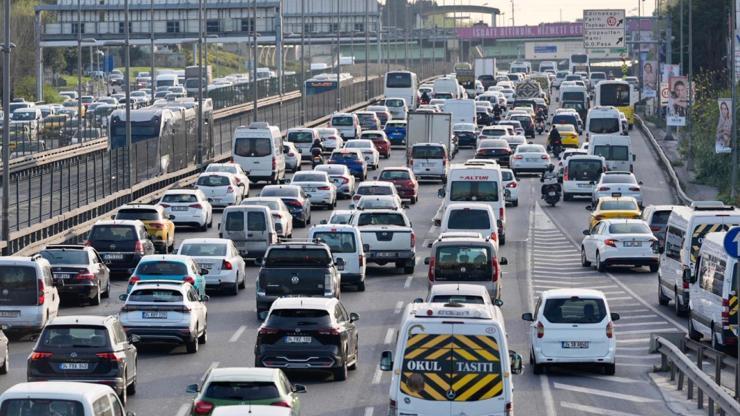 Direksiyonda eriyen ömür: İstanbullular geçen yıl trafikte 105 saat kaybetti
