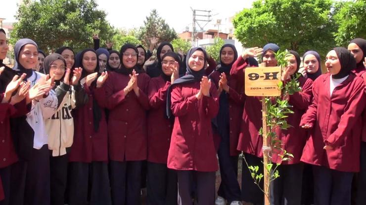 Öğrenciler, okullarını ağaçlandırdı