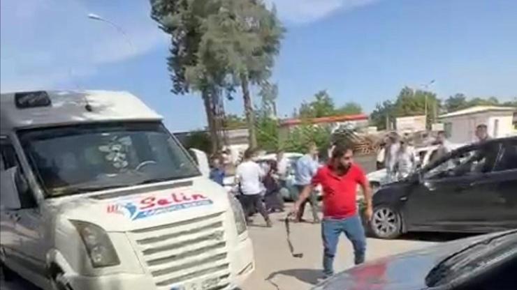 Adliye binası önünde akrabalar birbirine girdi: 5 yaralı
