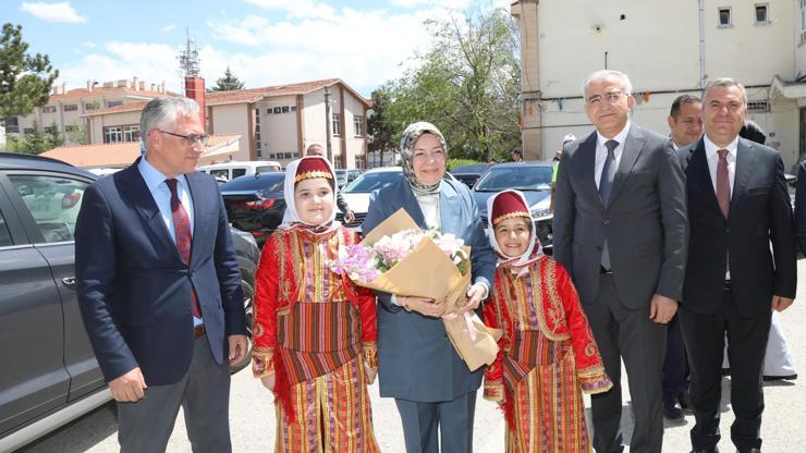 Ankarada Türkiye Yüzyılında Anne ve Baba Olmak konulu konferans düzenlendi
