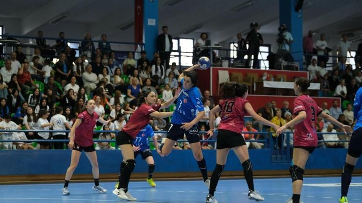 Yalıkavaksporun çifte şampiyonluk gururu