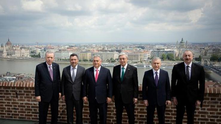 Cumhurbaşkanı Erdoğan, Budapeştede liderlerle hatıra fotoğrafı çektirdi