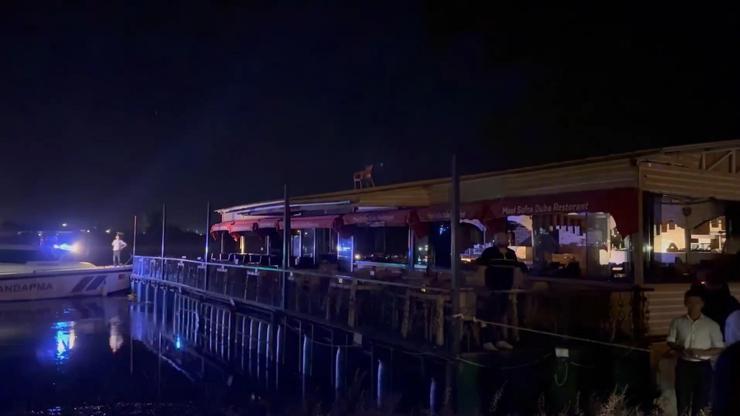 Fırat Nehrinde Duba Restoranın Halatı Kopunca Paniğe Neden Oldu