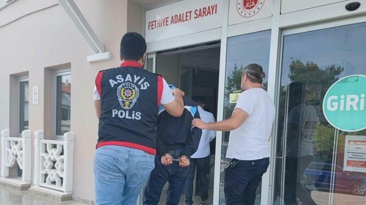 Fethiyede AK Parti İlçe Başkanlığına taşla saldıran şüpheli tutuklandı