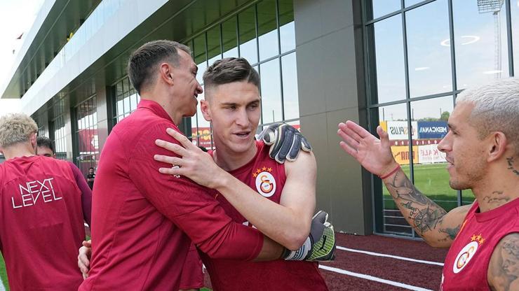 Galatasarayda basına açık antrenman Sallainin doğum günü kutlandı...