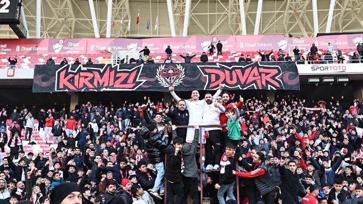 Sivasspor taraftarları ayağa kalktı Şike iddiası nedeniyle suç duyurusu...