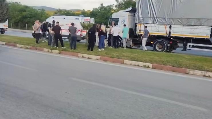 Çanakkalede trafik levhalarına çarpan motosikletin sürücüsü öldü