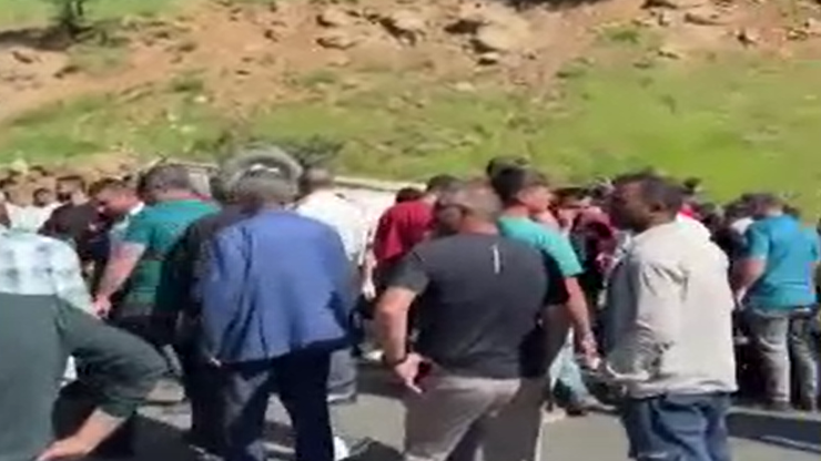 Hakkaride okul servisi kaza yaptı: 12 öğrenci yaralandı
