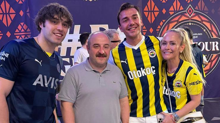 Fenomenlerden Abu Dabi’de Mustafa Varank’la Fenerbahçe pozu