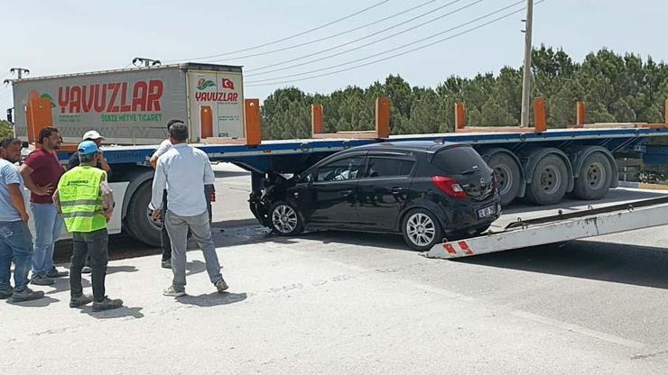 TIR dorsesine çarpan otomobilin sürücüsü yaralandı