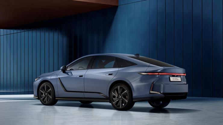 Lexustan yeni Sedan geliyor