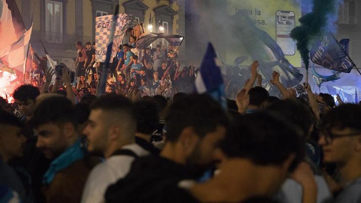Napoli’nin şampiyonluk kutlamalarında en az 39 kişi yaralandı