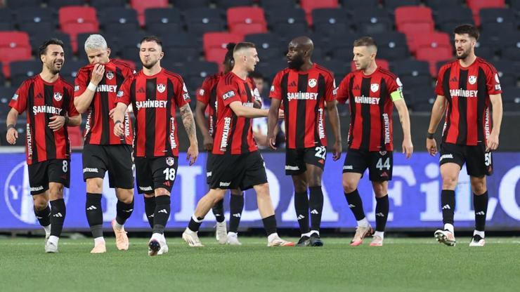 Gaziantep FK 2-0 öne geçtiği maçta yine kazanamadı Seri 6 maça çıktı...