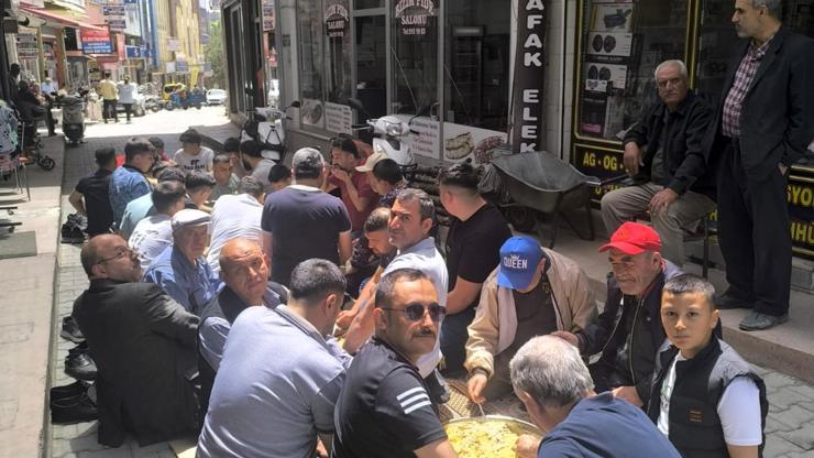 Sandıklıda adak pilav geleneği sürdürülüyor