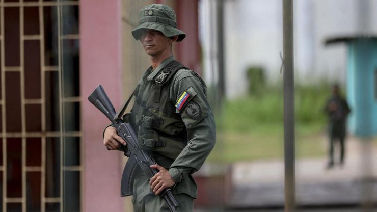 Venezuelada yoğun güvenlik önlemleri altında seçim: 21 milyon sandık başına gidiyor