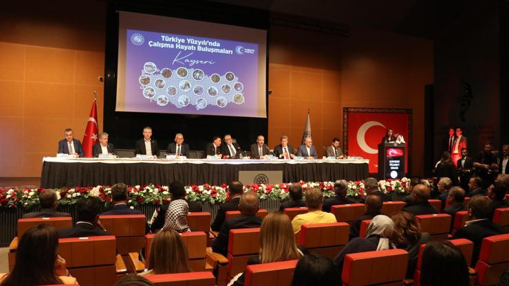 Bakan Işıkhan, Kayseride Türkiye Yüzyılında Çalışma Hayatı Buluşmaları programında konuştu: