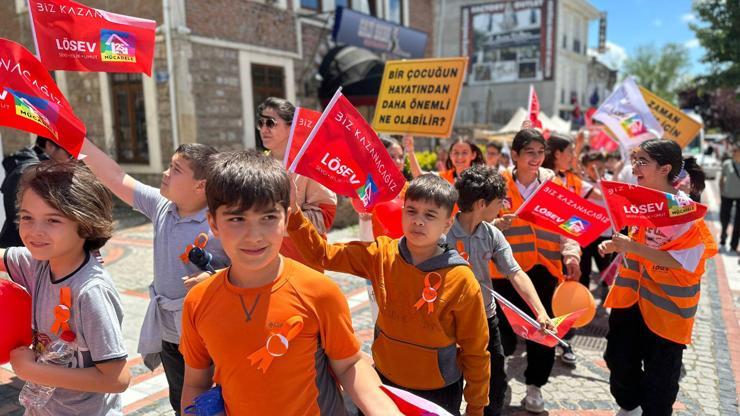 Edirnede Uluslararası Lösemili Çocuklar Haftasında farkındalık yürüyüşü