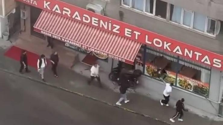İstanbul - Küçükçekmece’de trafikte tartıştıkları motokuryeyi takip edip, çalıştığı restoranın camını kırdılar