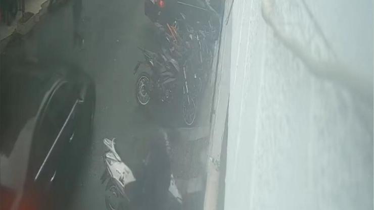 İstanbul - Kağıthane’de pusu kurulan otomobile silahlı saldırı kamerada: Kurşun yağdırdılar, saldırganların 30 suç kaydı çıktı