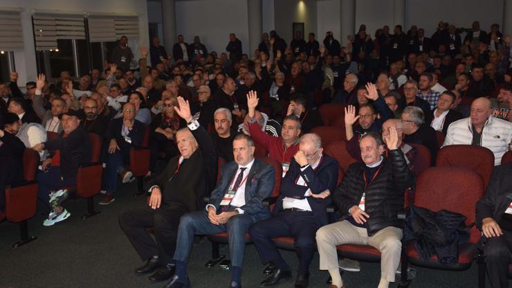 Karşıyakada adaysız kongre günü