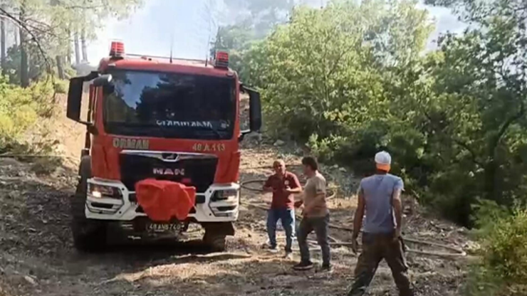 Marmaris’in Yeşilbelde Mahallesinde orman yangını: Kontrol altına alındı