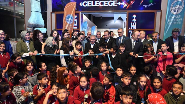 Kayseride Geçmişten geleceğe temalı sergiler açıldı