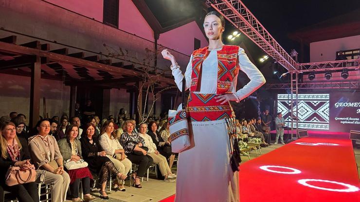 Eski çırçır fabrikasında defile