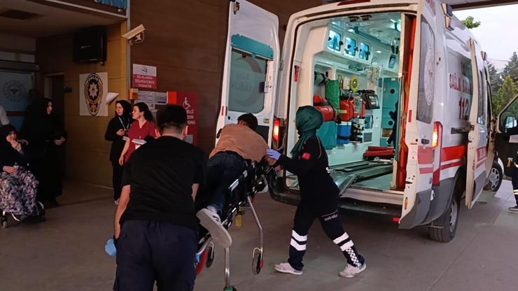 Bursada yol verme tartışması kanlı bitti İki grup arasında bıçaklı-sopalı, kavga: 4 yaralı