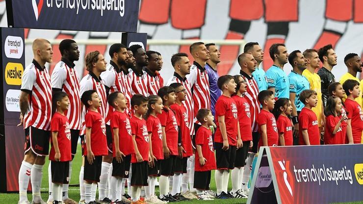 Samsunspor, son dakikada üçüncülüğü Beşiktaş’tan geri aldı