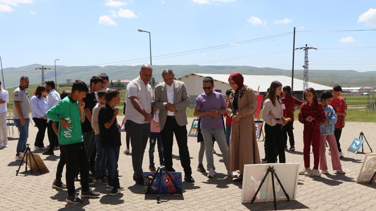 Karlıova’da, Yiğitler Ortaokulu öğrencilerinden resim sergisi