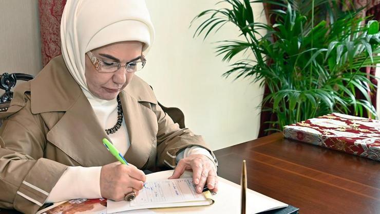 Emine Erdoğan, Türk Kızılaya kurban bağışında bulundu