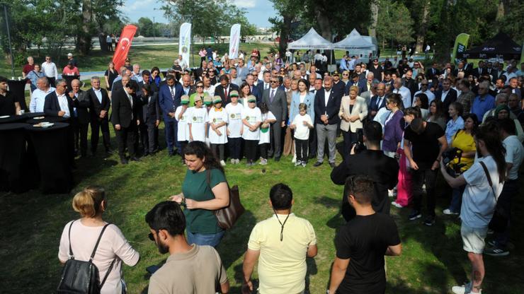 Edirnede yapımı tamamlanan Söğütlük Millet Bahçesi, çevre şenliğiyle kapılarını açtı