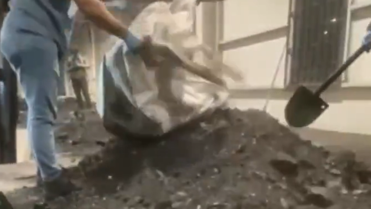 Zehir tacirlerine operasyon: Kömüre emdirilmiş 1 ton 870 kilogram uyuşturucu ele geçirildi