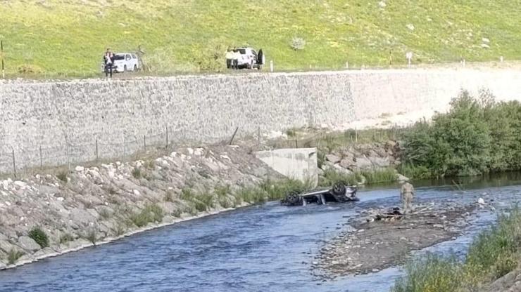 Dereye uçan otomobildeki çift ile çocukları öldü