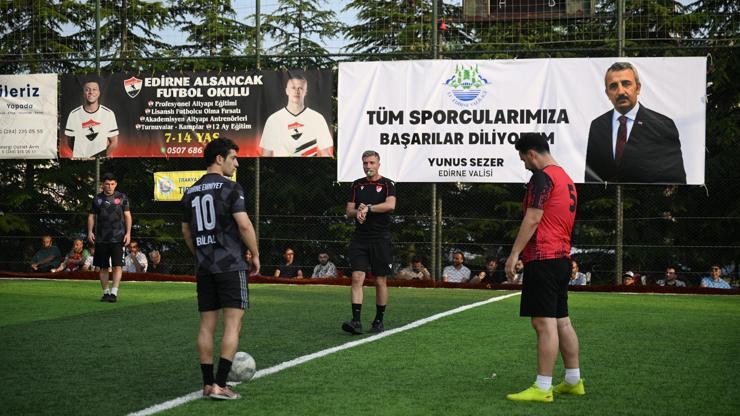 Edirne Emniyet Müdürlüğü halı saha turnuvasında şampiyon oldu