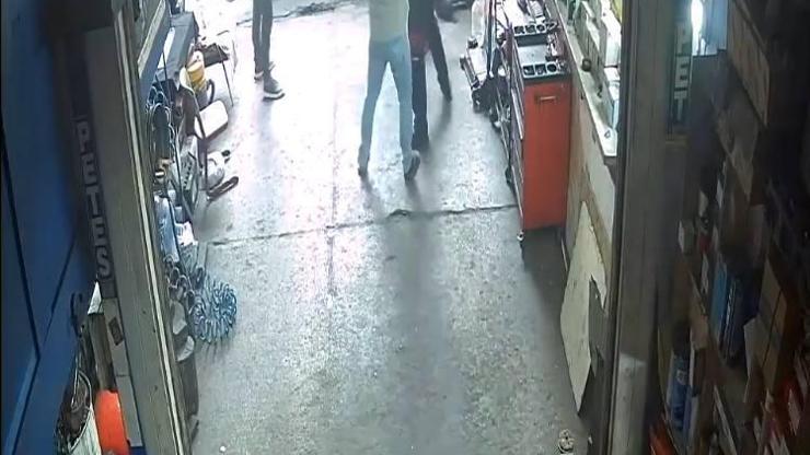 İstanbul - Küçükçekmece’de iş yerindeki kavga güvenlik kamerasında