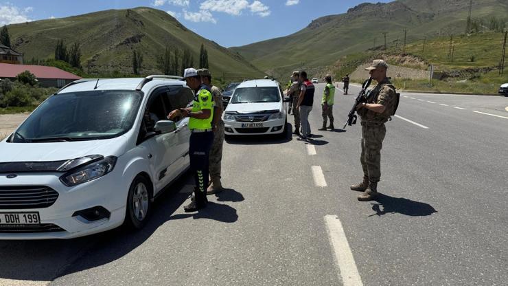 Hakkaride jandarma ekipleri trafik denetimi yaptı
