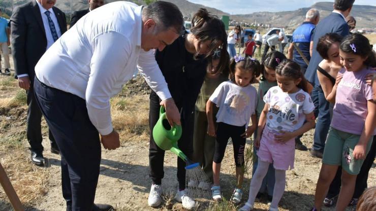 Nallıhanda Bir Fidan da Sen Dik kampanyasıyla hatıra ormanı oluşturuldu