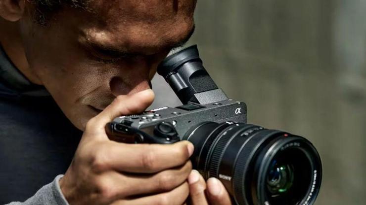 Sony, FX2 modeliyle dikkatleri üzerine çekti